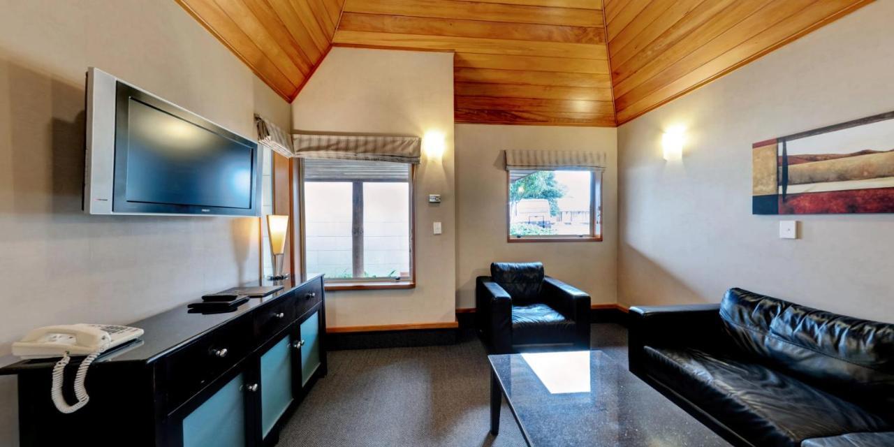 Distinction Te Anau Hotel&Villas Extérieur photo